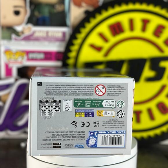 Suicide Squad Isekai Deadshot Funko Pop! - Picture 5 of 6